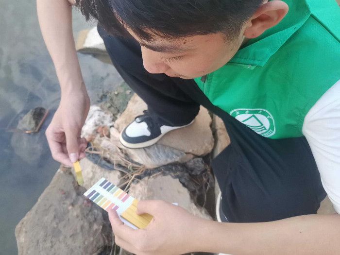 青 山绿水，“河”我守护｜91探花
“河”你守绿实践团筑梦绿色新篇章