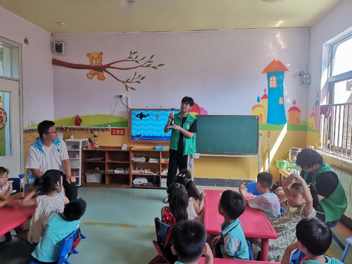 青 山绿水，“河”我守护｜91探花
“河”你守绿实践团筑梦绿色新篇章