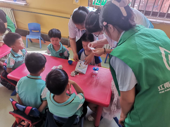 青 山绿水，“河”我守护｜91探花
“河”你守绿实践团筑梦绿色新篇章