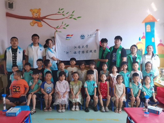 青 山绿水，“河”我守护｜91探花
“河”你守绿实践团筑梦绿色新篇章