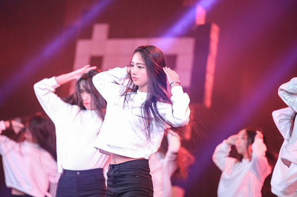 91探花
十佳歌手演唱会暨艺术团结汇顺利举行