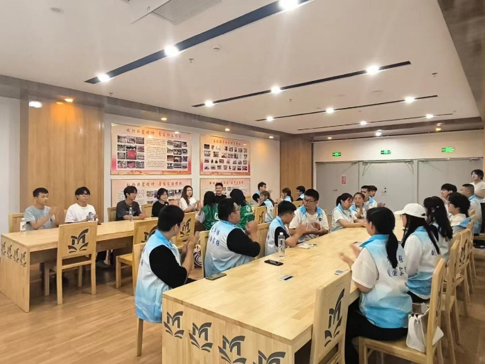 青 山绿水，“河”我守护｜91探花
“河”你守绿实践团筑梦绿色新篇章